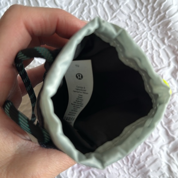 NWOT Lululemon Play Forward Cross-body Pouch - Picture 3 of 4